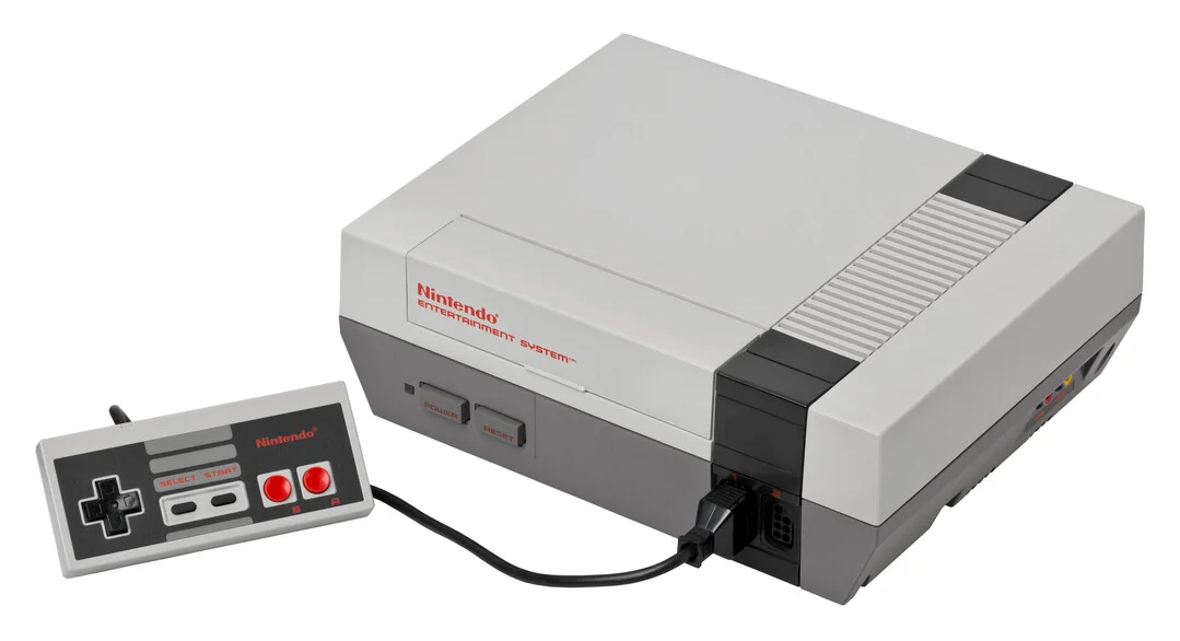 패미컴(Family Computer, Nintendo Entertainment System): 1983년 발매, 14,800엔)