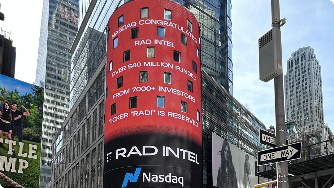 그림2. RAD Intel in Times Sqaure &nbsp;(출처: RAD Intel)