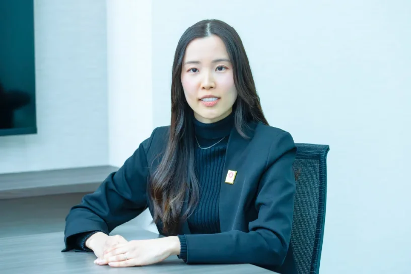 히타치 제작소 글로벌 브랜드 커뮤니케이션 본부 일본 담당 코퍼레이션 커뮤니케이션부 오사카·간사이 박람회 추진 프로젝트의 아사이 토모미 씨/KDDI 뉴스룸